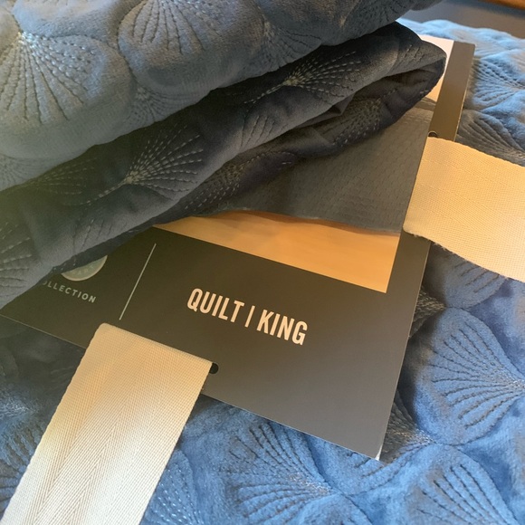 Martha Steward Feather Velvet Quilt + Shams - Picture 5 of 6